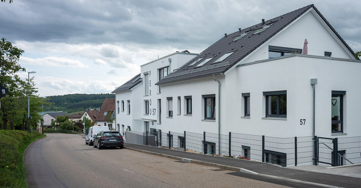 Mehrfamilienhaus in der Perouser Strasse Malmsheim, Aussenansicht von der Strasse