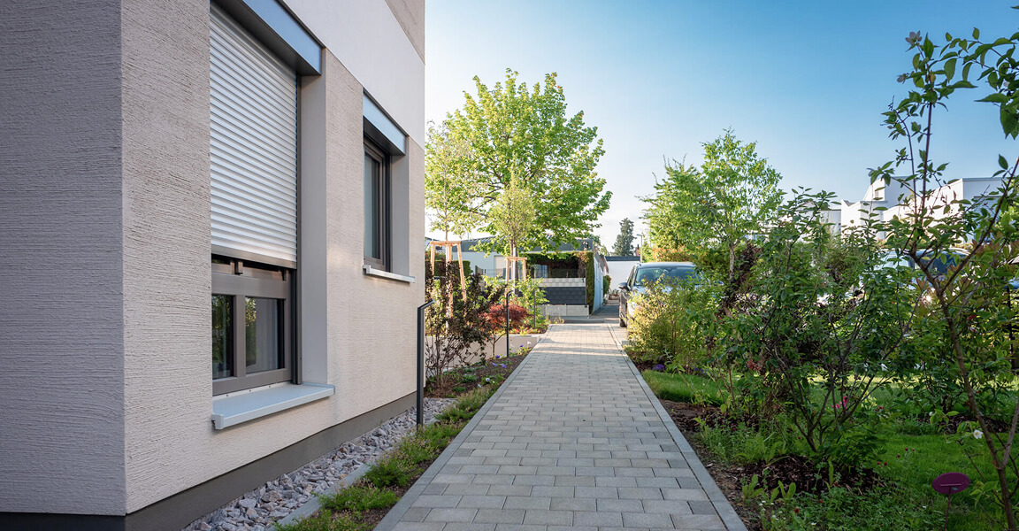 Mehrfamilienhaus in der Scheibbser Strasse, Weg zum Hauseingang